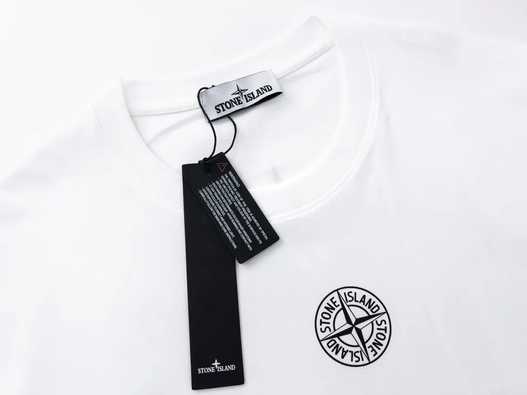W611#P110💰 [Stone lsland/Stone Island summer new eclipse halo short-sleeved T-shirt] ⚠️[Original creation with high control of details] -The fabric is selected from 230g pure cotton combed cotton fabric, which is soft and comfortable to the touch, sweat-absorbent and breathable. -Simple basic and versatile style, original quality, the first choice for couples. -Made by a large factory, four needles and five threads on the shoulder, neat alignment, high quality workmanship. -Same style for men and women, very versatile One piece by hand, the details are clearly visible. Color: Black White Size: M L